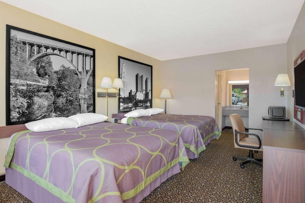 Super 8 by Wyndham Ashland photo 8