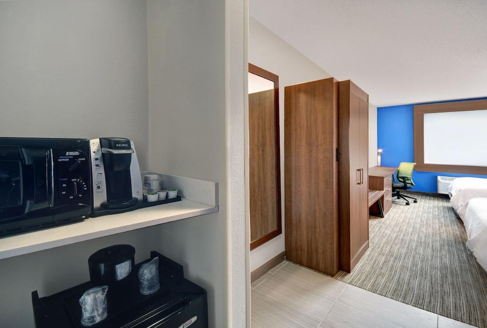 Holiday Inn Express Marshall by IHG photo 13
