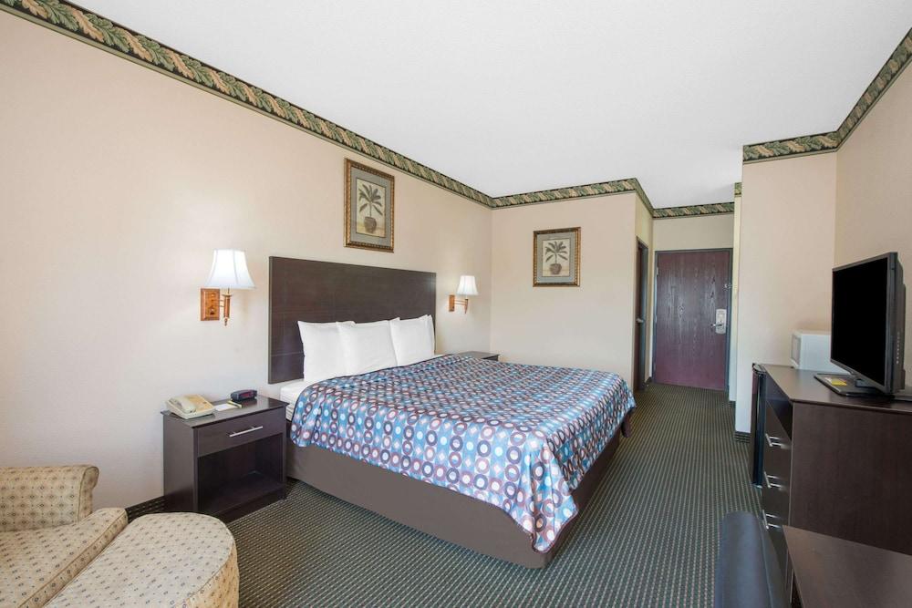 Days Inn by Wyndham Sullivan photo 4