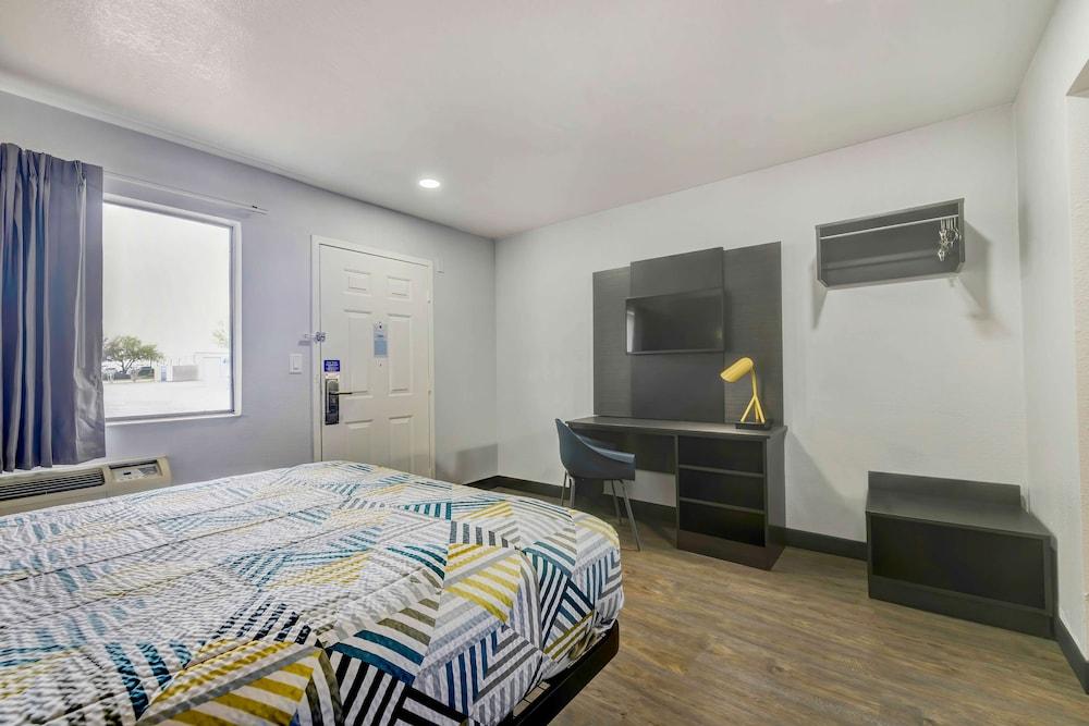 Motel 6 Denton, TX - UNT photo 27
