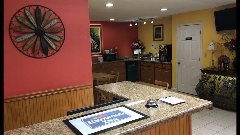 Redwood Inn and Suites photo 16