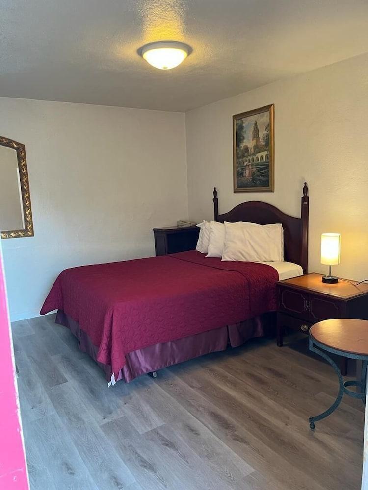 Economy Inn photo 8