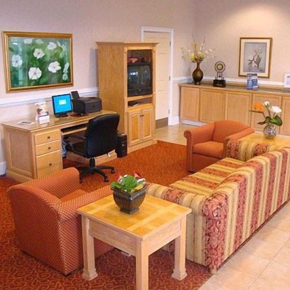 Rodeway Inn Forsyth near GA Public Safety Training Center photo 2
