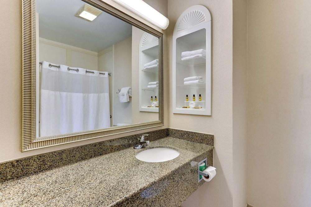 Comfort Inn & Suites Waco Woodway photo 25