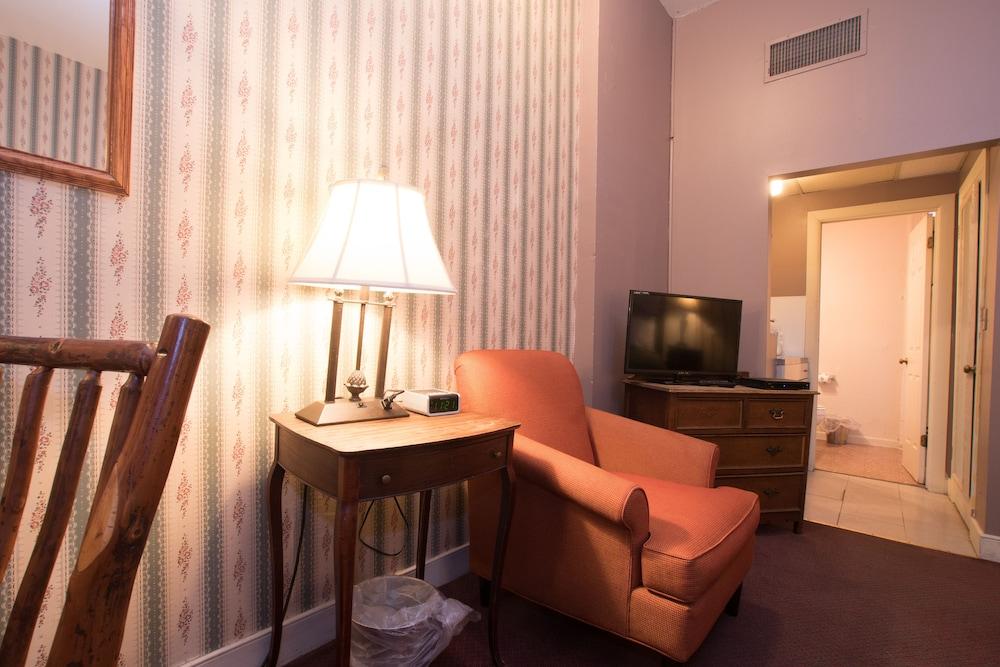 Biltmore Suites Hotel photo 30