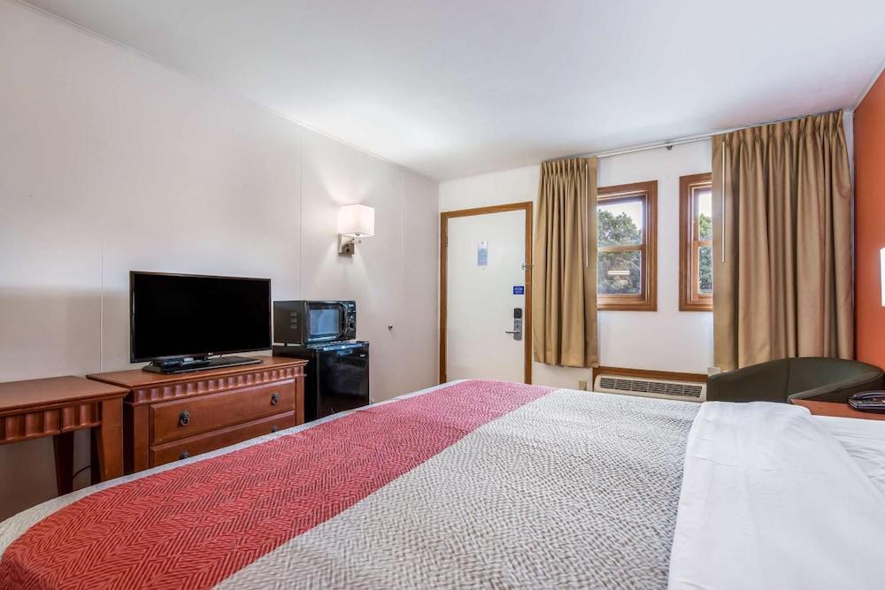 Northway Inn Queensbury - Lake George photo 23