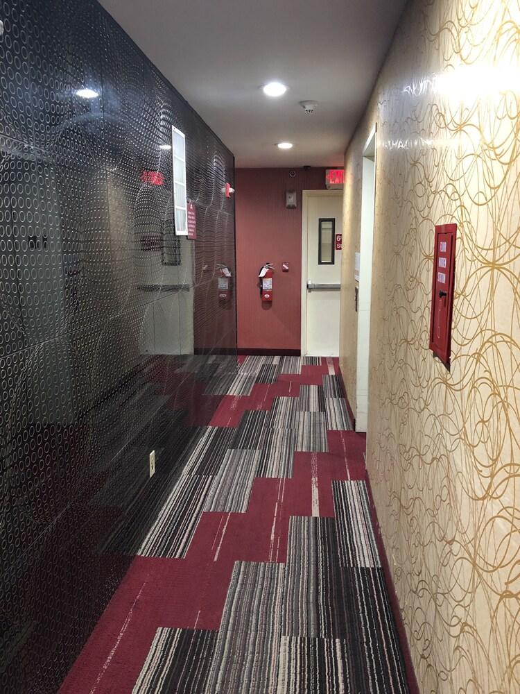 Days Inn by Wyndham Brooklyn photo 41