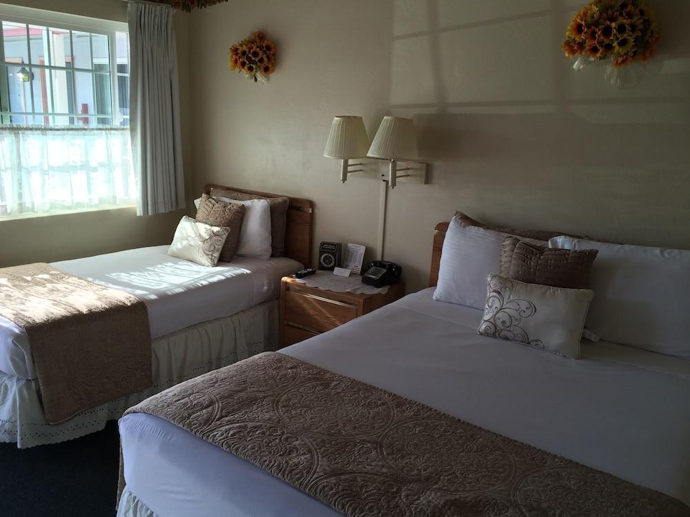Sundown Inn photo 33