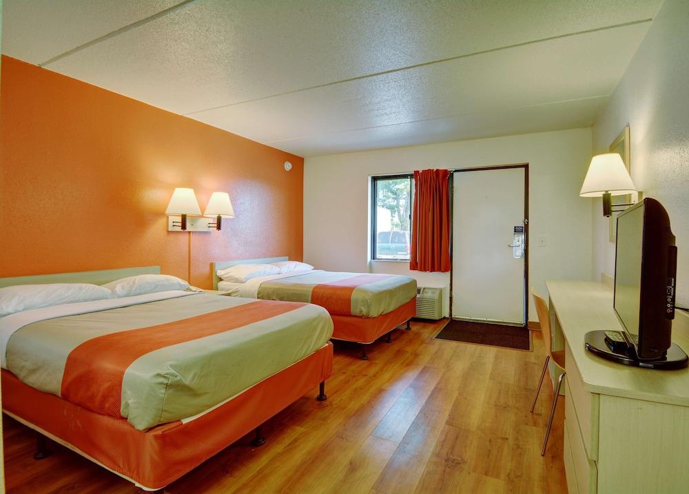 Motel 6 Chicopee, MA - Springfield photo 14