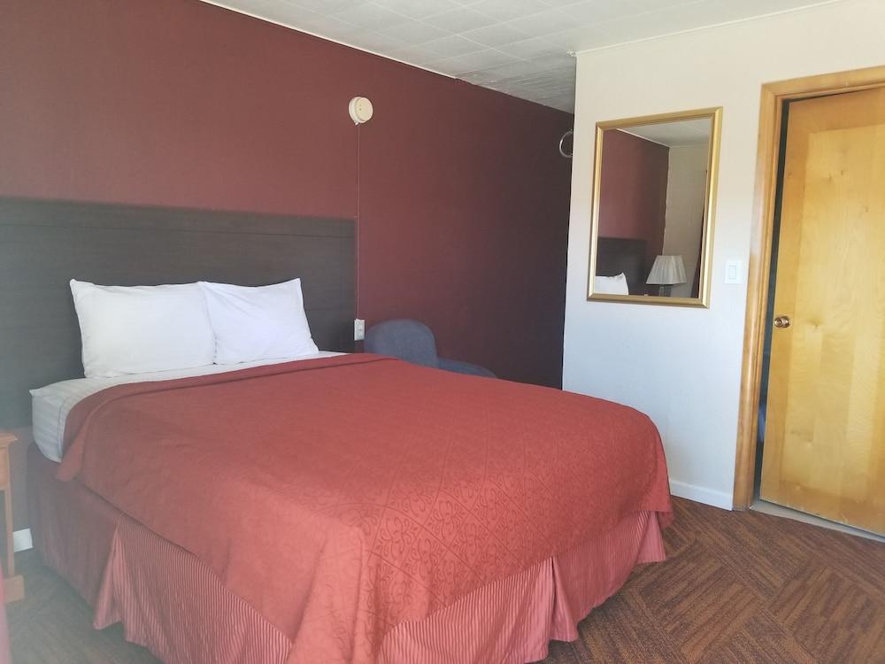 Frontier Motel photo 28