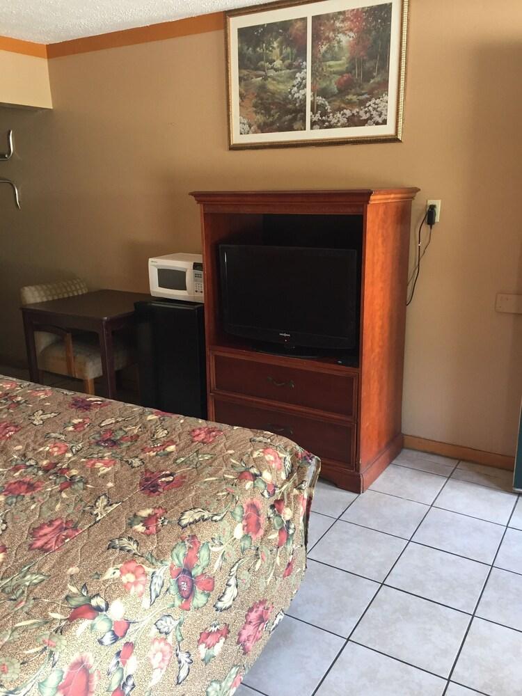 Budget Inn And Suites photo 4