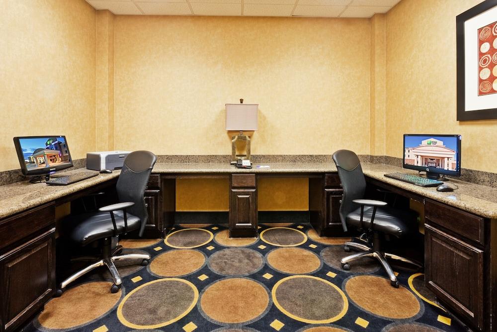 Holiday Inn Express Hotel & Suites Clovis by IHG photo 33