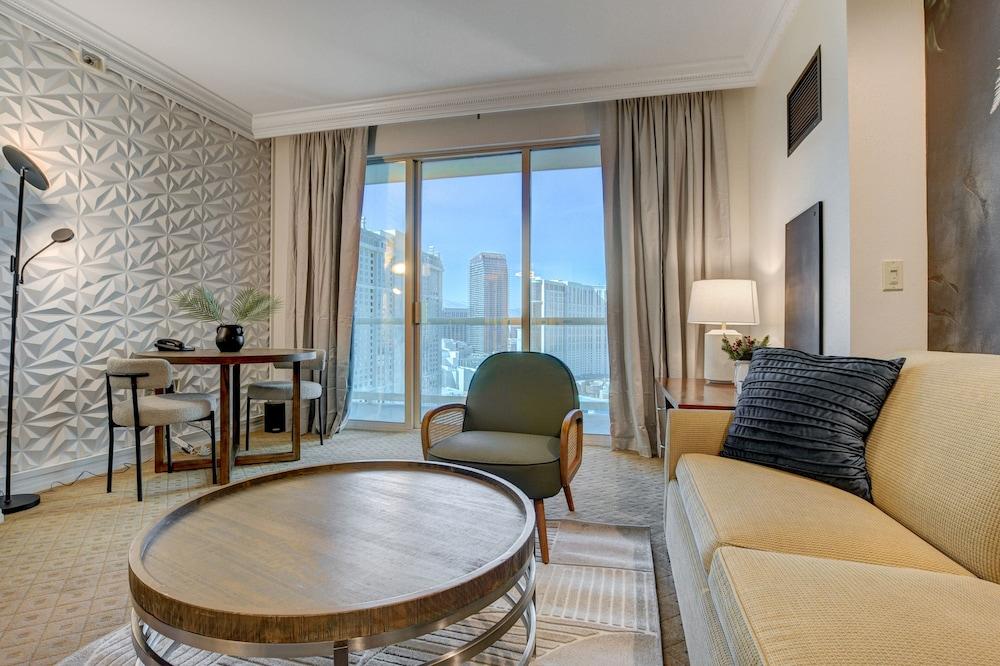 Premium Suite w/balcony at The Signature photo 48