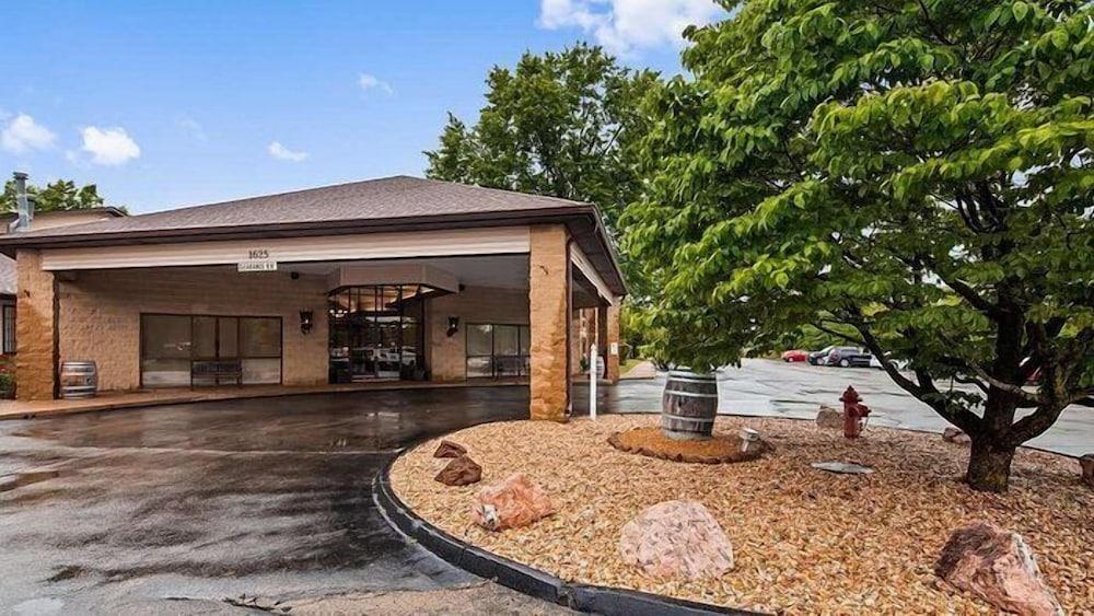 Baymont Inn and Suites by Wyndham Farmington, MO photo 30