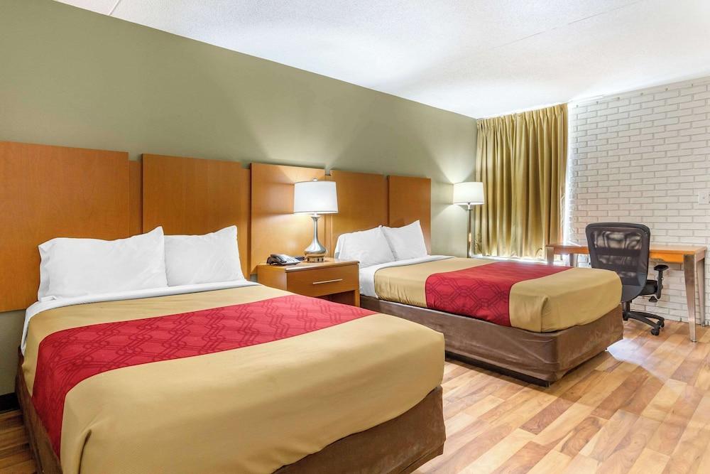 Econo Lodge Creedmoor - Butner photo 16