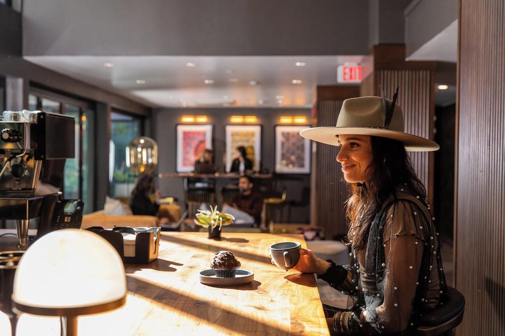 voco The Darwin Atlanta Midtown by IHG photo 55