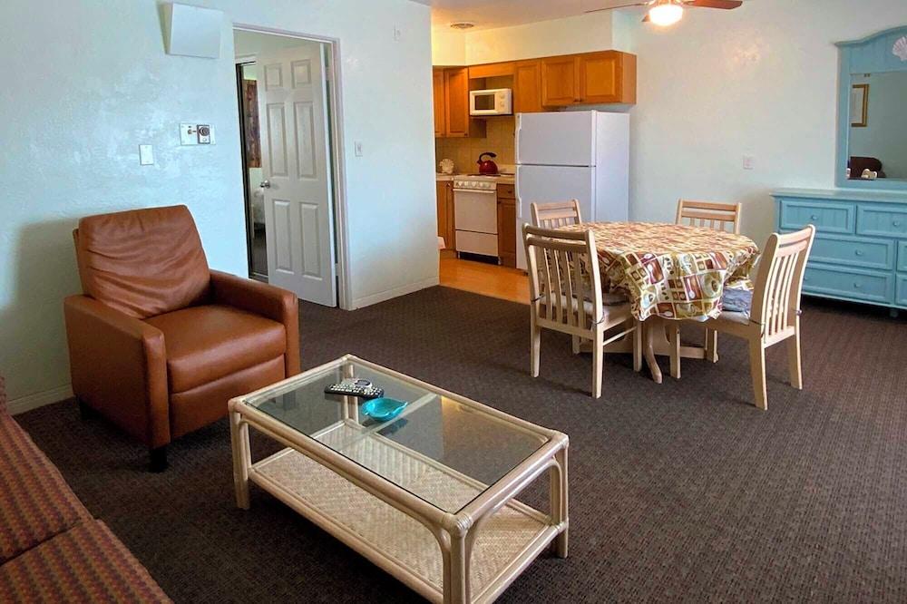 Carlton House Motel photo 15