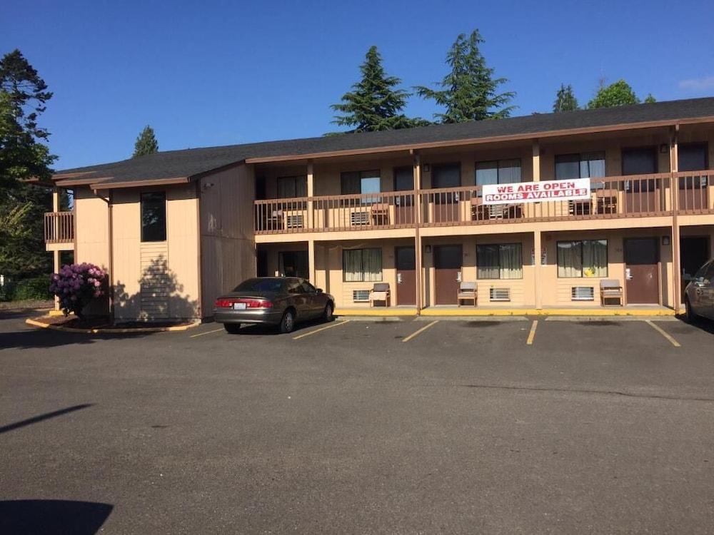 Centralia Inn photo 15