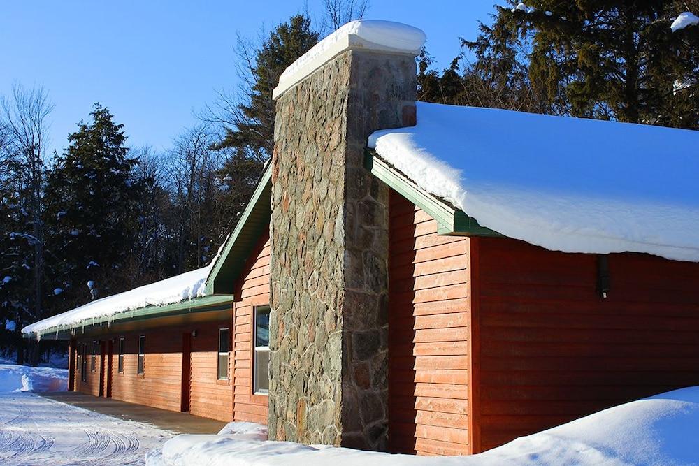 Tahquamenon Suites Lodging photo 31