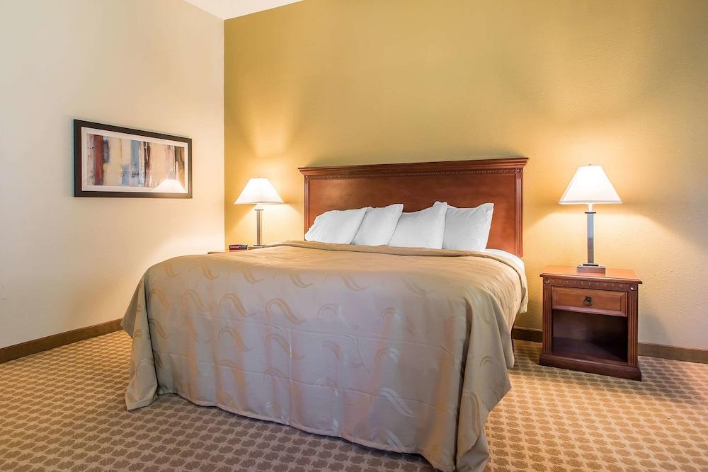 Quality Inn & Suites East Troy I-43 photo 30