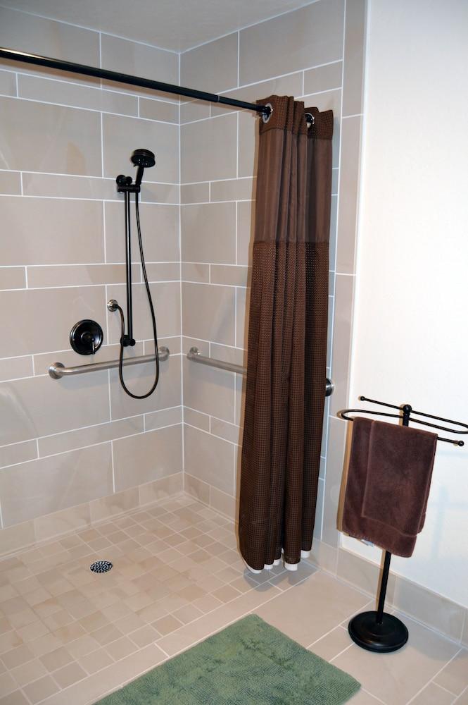 Montecito Sequoia Lodge photo 23