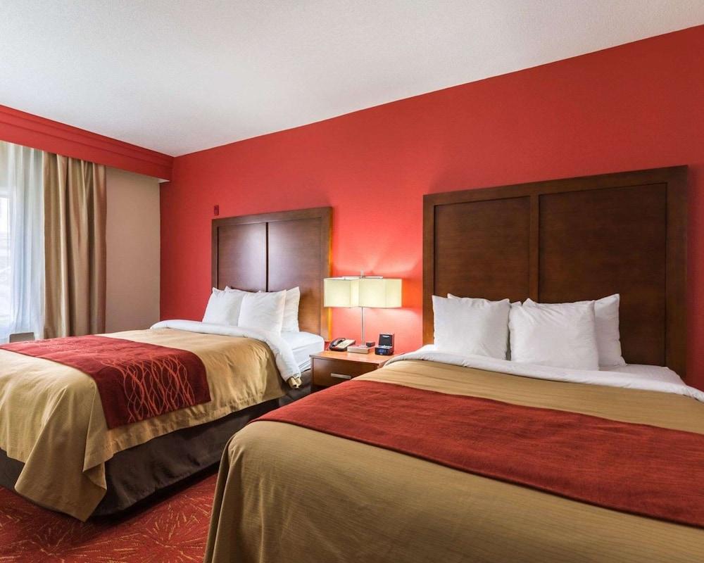 Econo Lodge Inn & Suites East photo 15