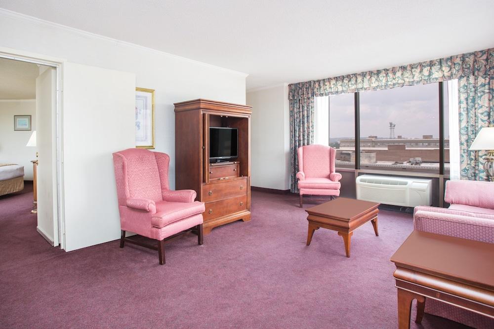 Ramada Hotel & Conf Center by Wyndham Augusta Downtown photo 6