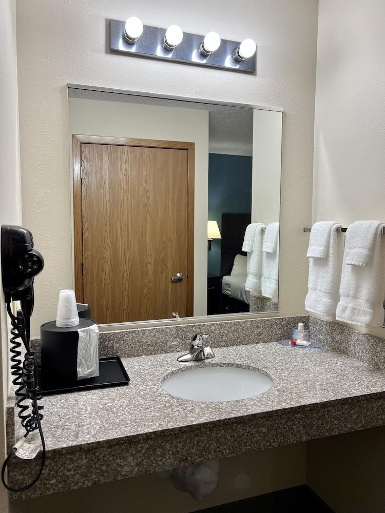 Reston Inn & Suites photo 45