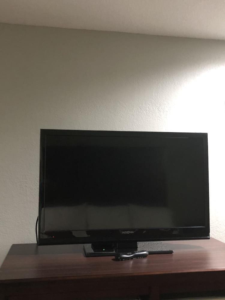 Texas Inn & Suites photo 3
