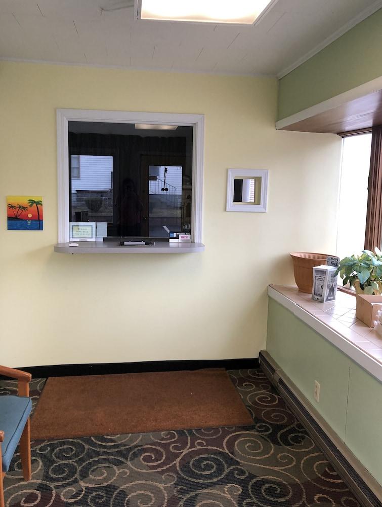 Downtown motel photo 9