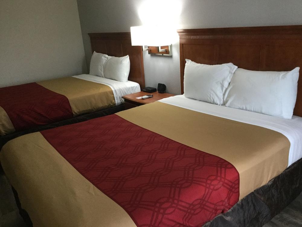 Econo Lodge Lincoln photo 9