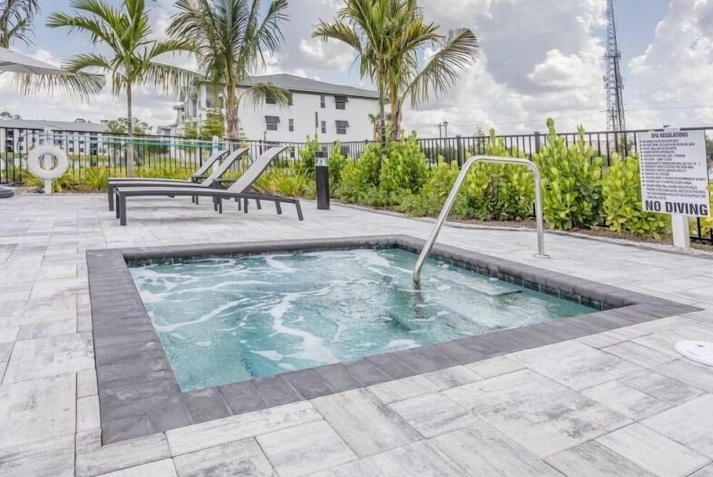 Landing Fort Myers - Eastwood Village photo 12