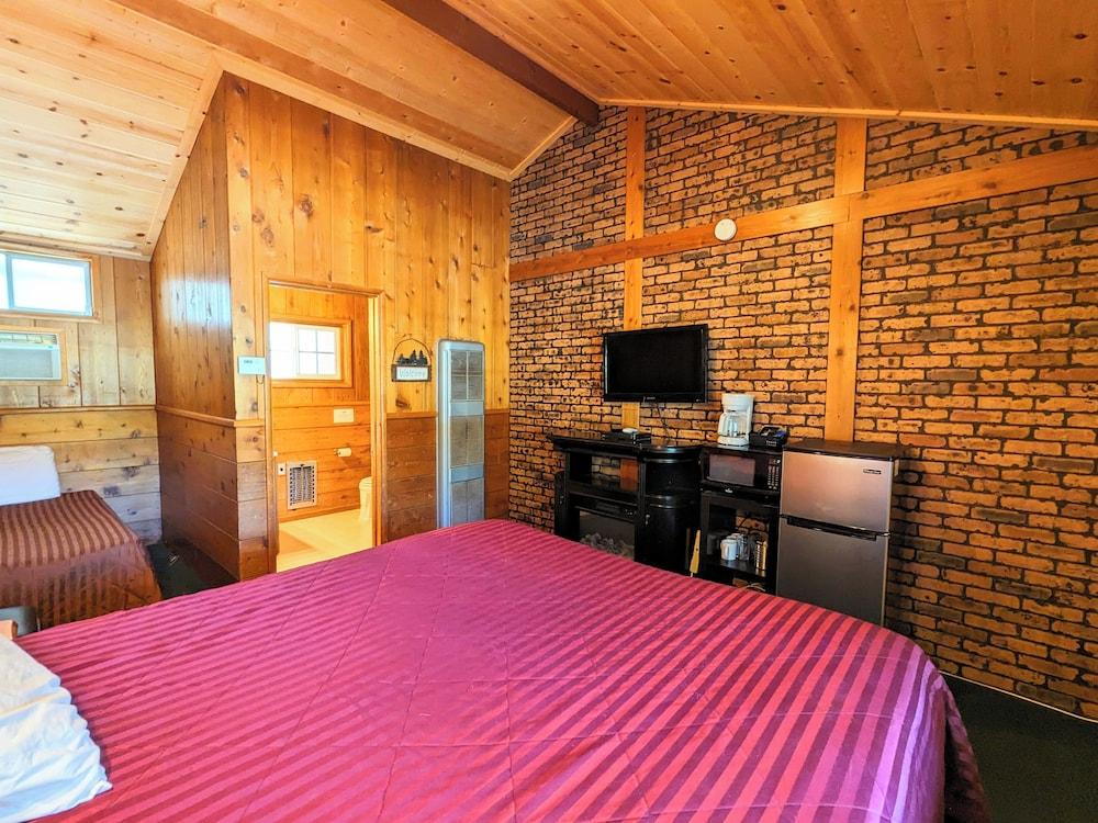 Bluebird Cottage Inn photo 32