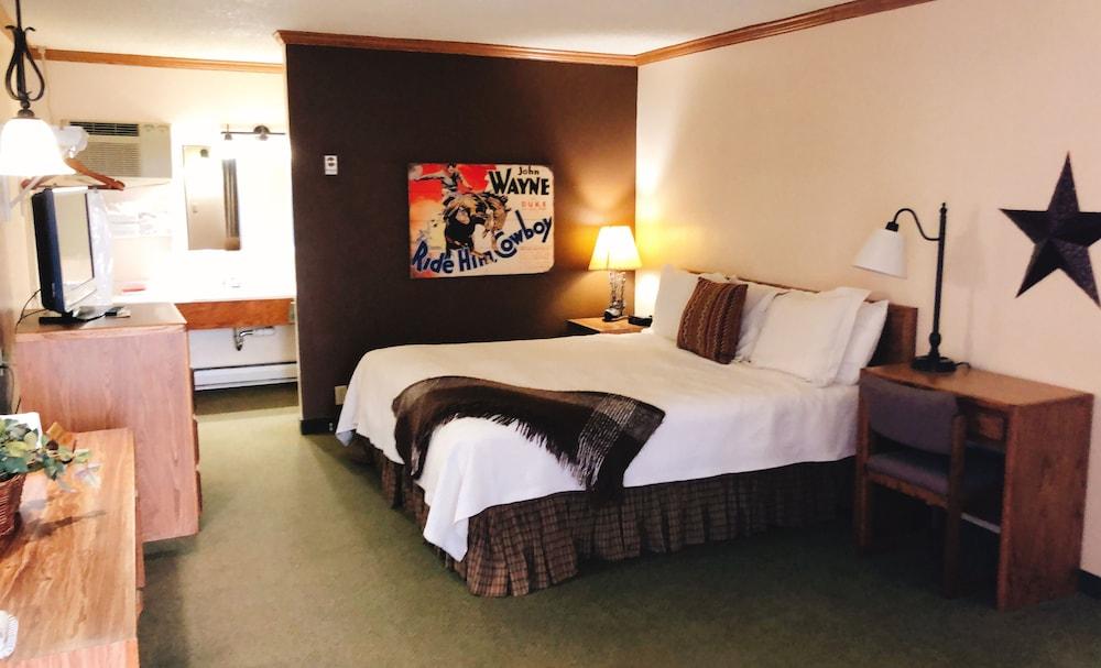 Covered Wagon Motel photo 42