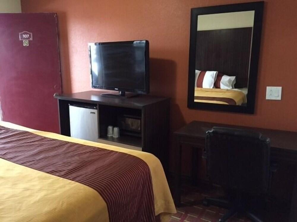 Budget Inn photo 11