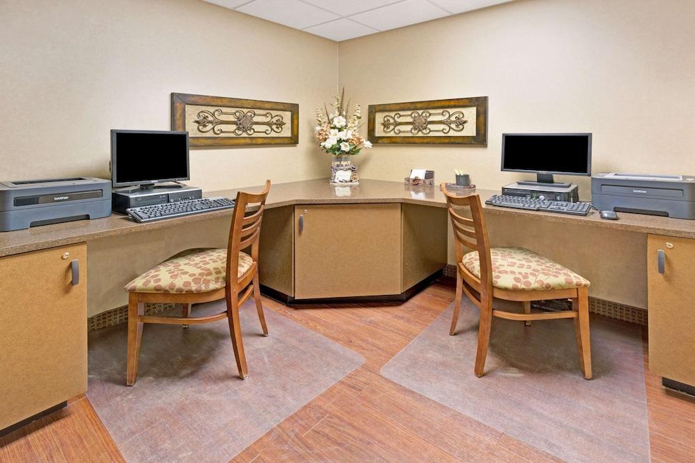 Days Inn by Wyndham Cheyenne photo 12