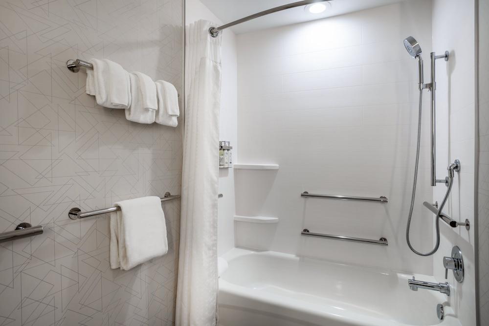 Holiday Inn Express Hotel & Suites New Tampa I-75 by IHG photo 51