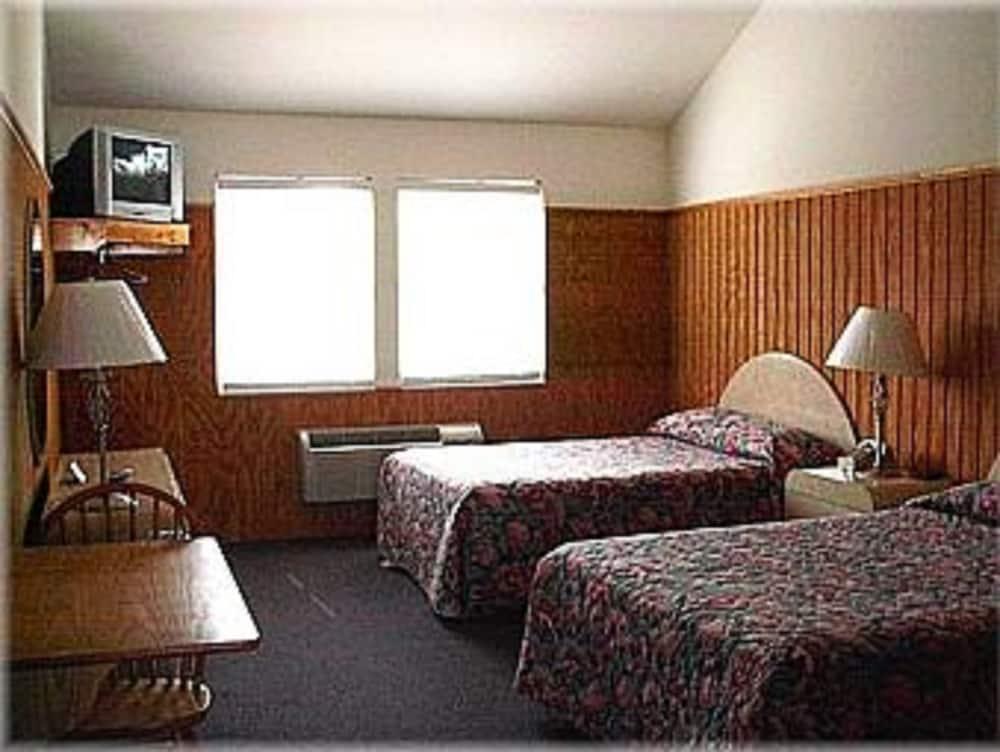 Pelican Point Motel photo 8
