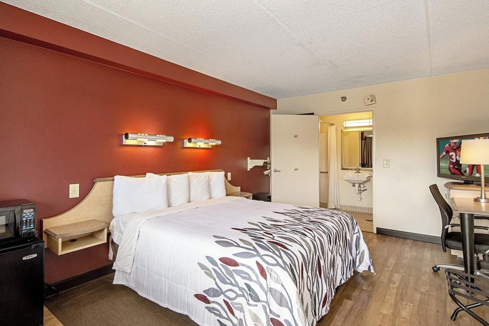 Red Roof Inn Utica photo 10