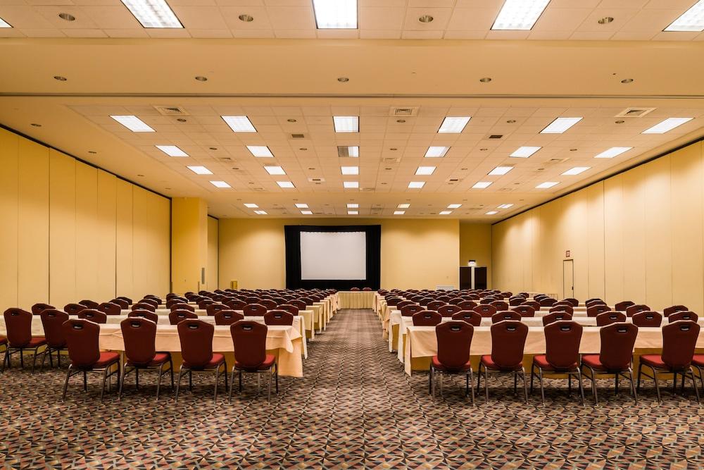 Crowne Plaza Springfield by IHG photo 26
