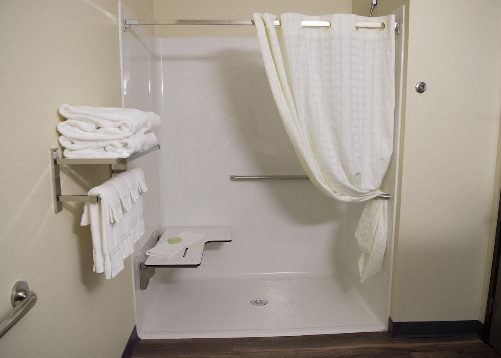 Cobblestone Inn & Suites - Forest City photo 17