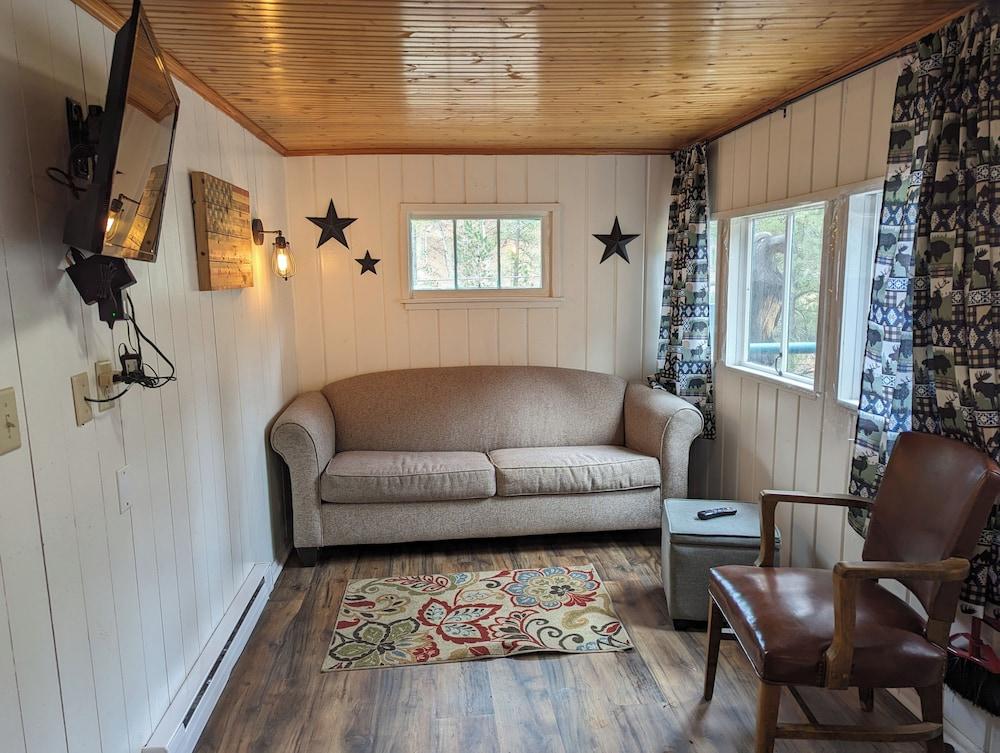 Ponderosa Pines Inn and Cabins photo 19