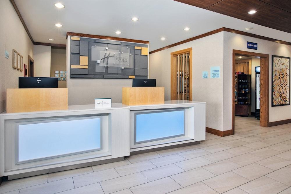 Holiday Inn Express & Suites Buffalo by IHG photo 4