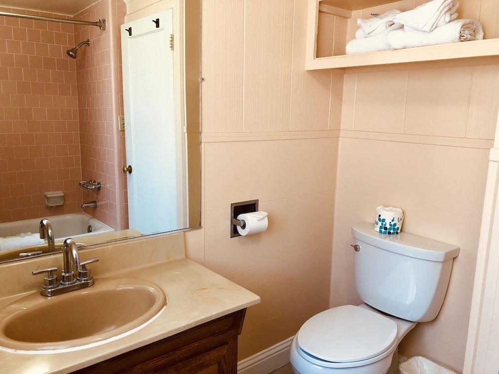 Carmel Resort Inn photo 18