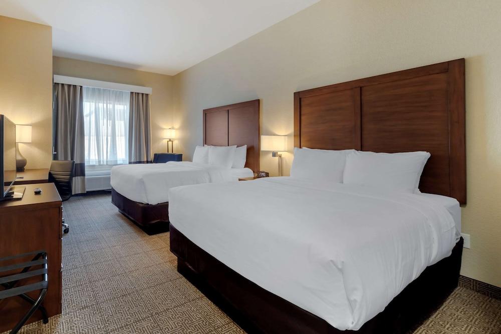 Comfort Inn & Suites Harrah photo 7