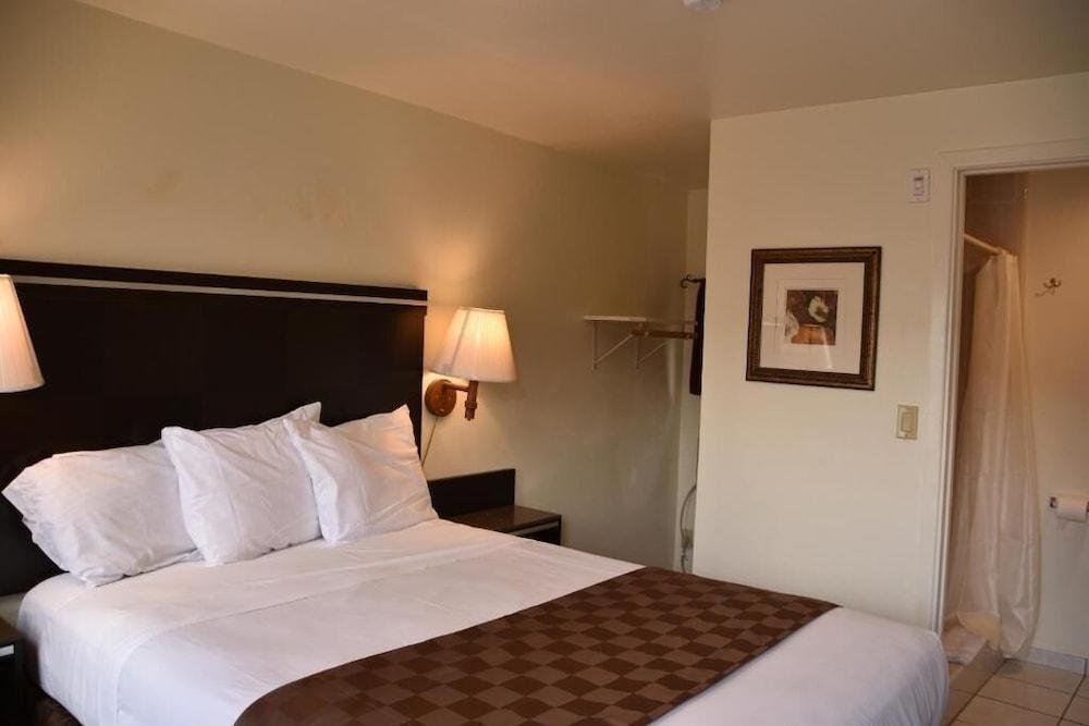 Baycities Motel photo 8