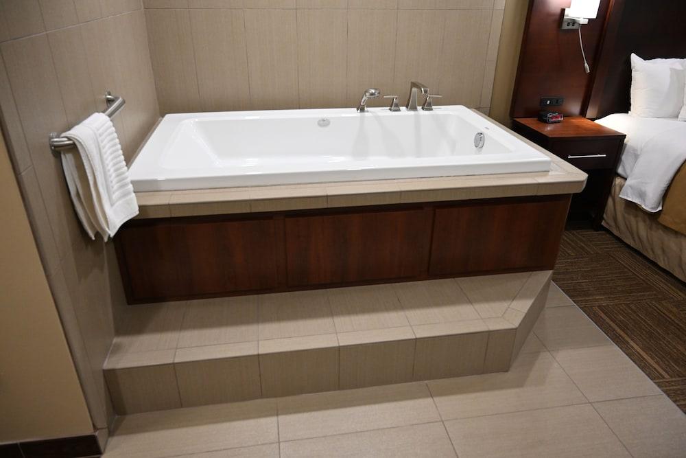 Giles Hotel Inn & Suites photo 24