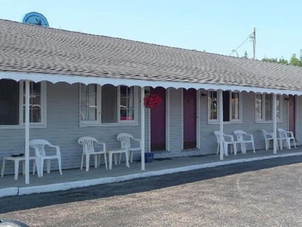 Bayview Lakefront Motel photo 17