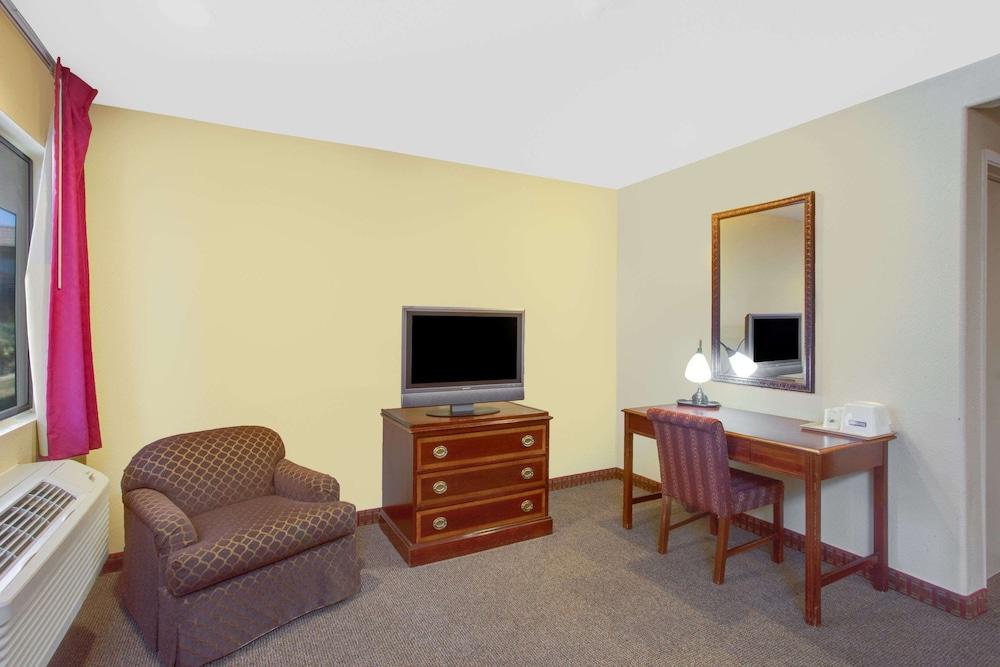 Baymont by Wyndham Coalinga photo 26