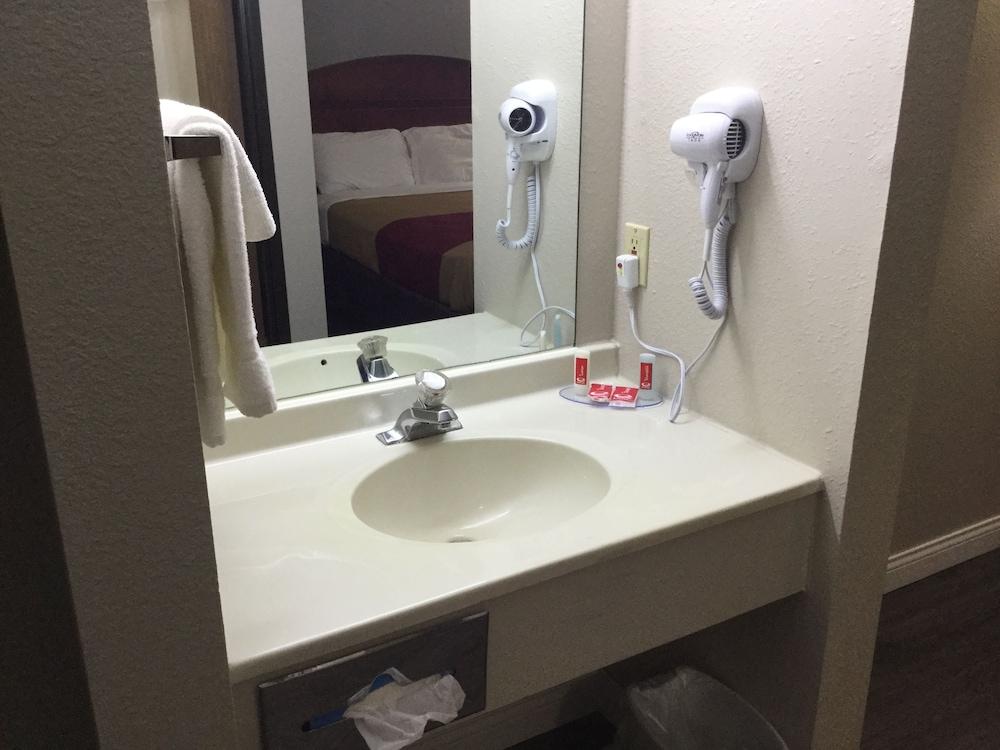 Econo Lodge Lincoln photo 66